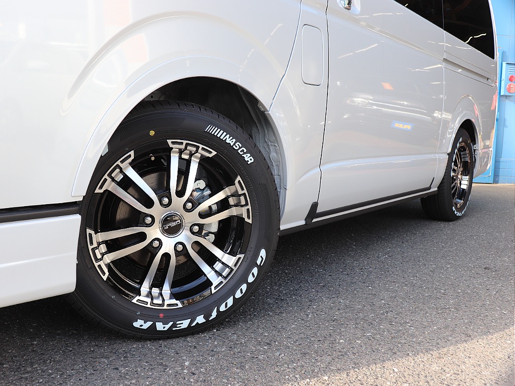 67オーバーフェンダーとDELF02 17インチAW×ナスカータイヤホワイトレターで足元まで抜かりなく存在感あるスタイルに☆