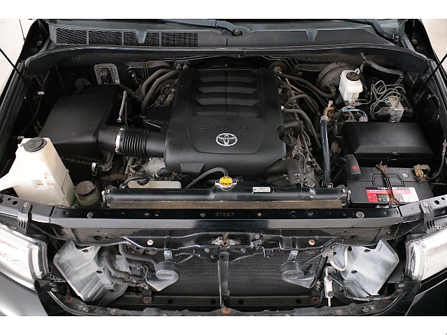 乗り味の良いパワフルな5.7L/V8エンジン！