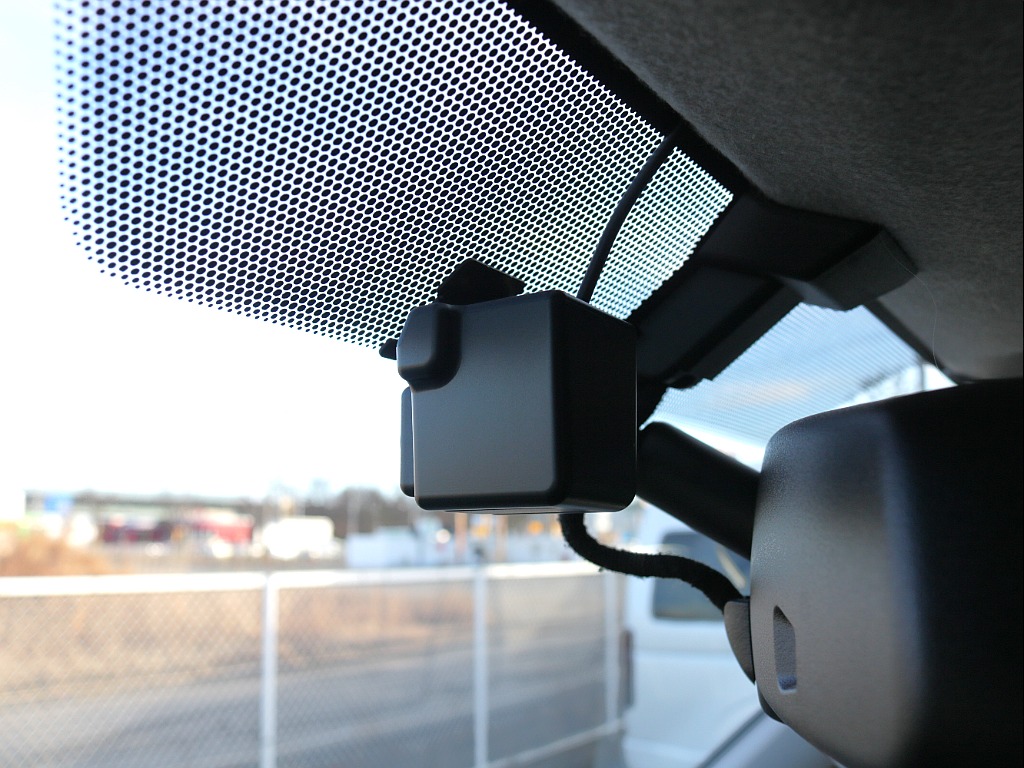 カロッツェリア製マルチドライブアシストキット付き！フロントと内装にカメラが付いているので安心して乗って頂けます。