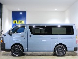 リヤスライドドアは小窓付きなので乗車中や車中泊時の時でも換気などできるので快適にお過ごしいただけます♪