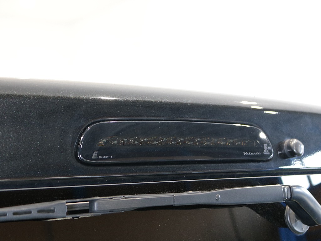 スモークハイマウント装着で車体色ブラックカラーに合いますね♪