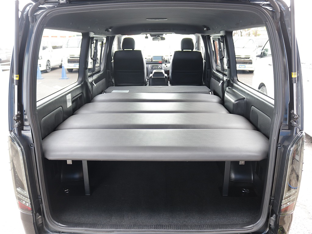 ベットキットも装備済みで御座いますので、車中泊も快適にお過ごしいただけます♪