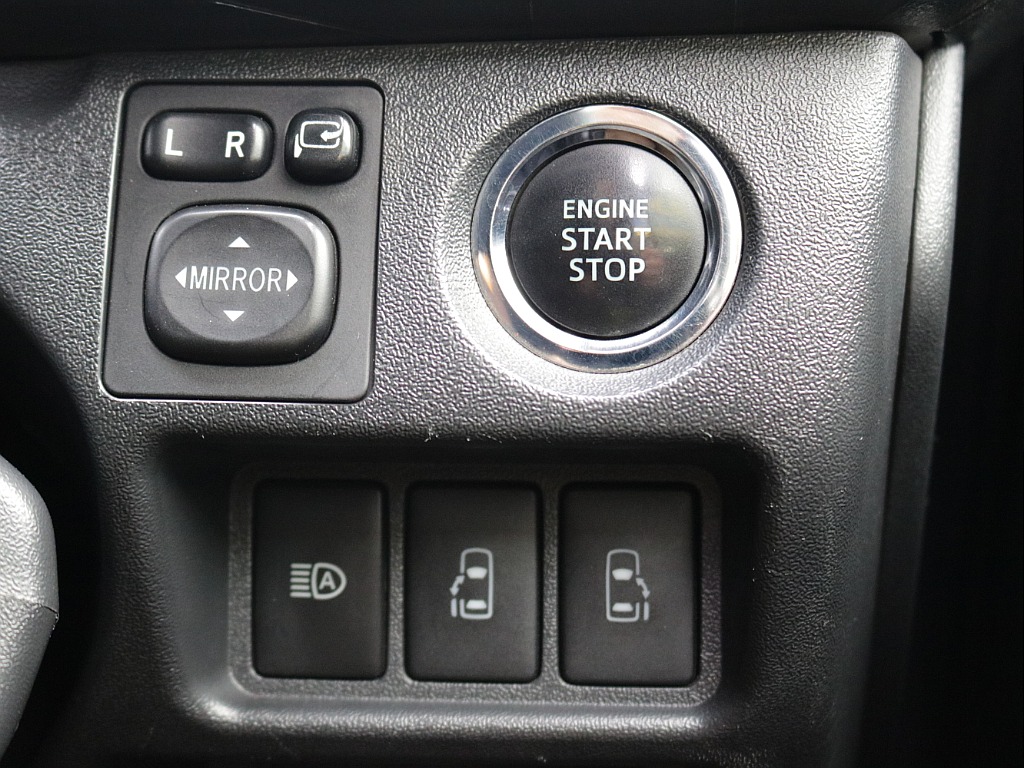 プッシュスタート・電動スライドドア開閉ボタン付で運転席から楽々操作♪