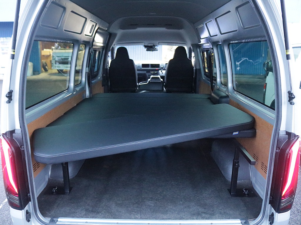 ベットキットも装備済みで御座いますので、車中泊も快適にお過ごしいただけます♪