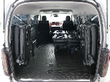 最後席は跳ね上げ可能なので荷室スペースも作ることができます♪