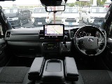 内装はダークプライムⅡで高級感がありかっこいい運転席周りになっております?