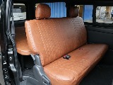 ２列目シートも同様にシートカバーを配置！
