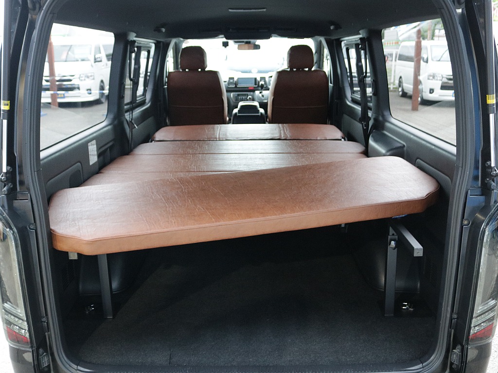 タイプⅡベットキット装備済み！こんなにも広い空間をお作り頂けますので車中泊にも最適です♪