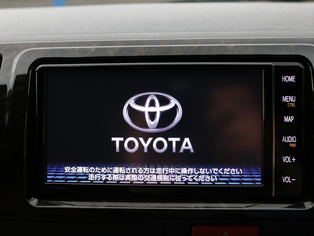 純正ナビにバックカメラ付きで豊富な機能が盛りだくさんです♪