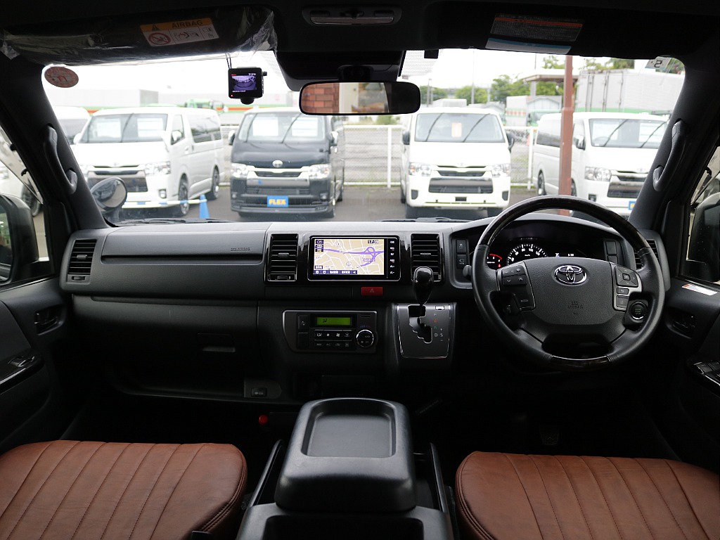 ダークプライム専用の内装でかっこよく仕上がっております！！
