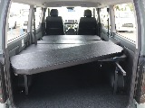 ベットキット付きですので車中泊にも最適な一台になっております♪