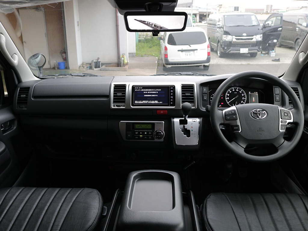 運転席周りも未使用車ですのでとてもきれいになっております！！