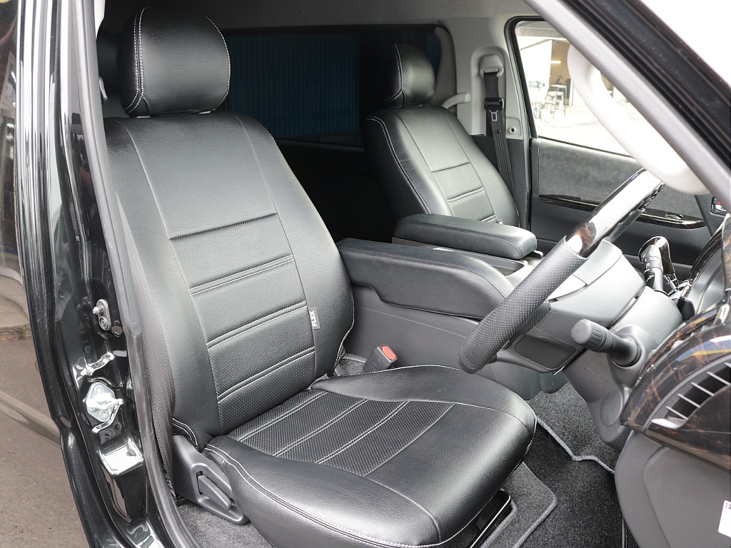 シートカバーやコンソール等運転席周りもカスタム可能ですのでスタッフまでお声がけください！！