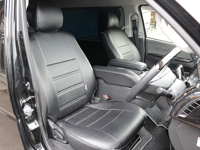 シートカバーやコンソール等運転席周りもカスタム可能ですのでスタッフまでお声がけください！！