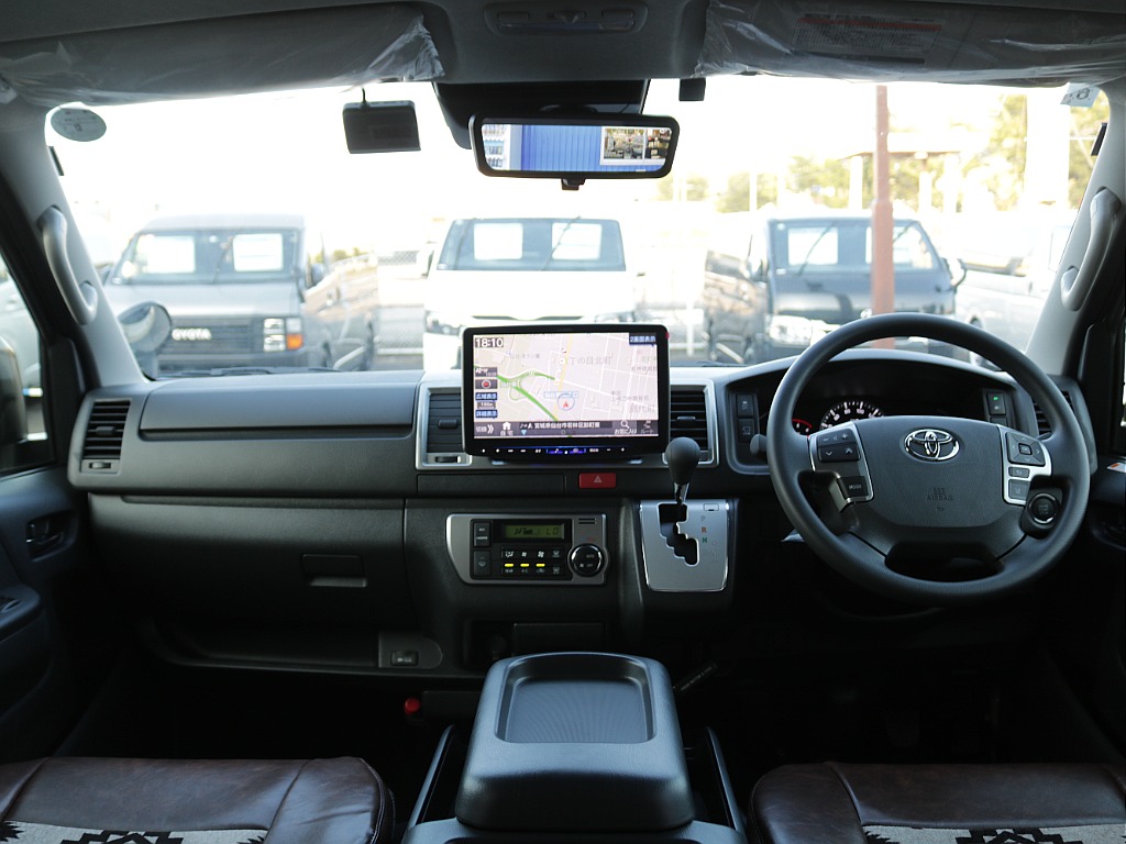 運転席周りも未使用車ですのでとてもきれいな状態になっております！！