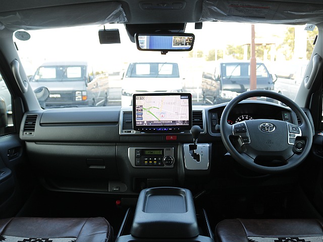 運転席周りも未使用車ですのでとてもきれいな状態になっております！！