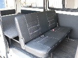セカンドシートもシートカバー付きになっております！！DXならではのヘットレストなしになっておりますので折りたたみも楽になっております！！