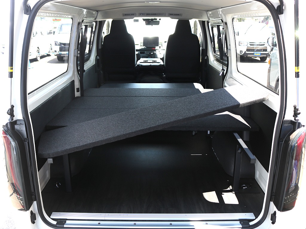 Work　Typeベットキット付きで仕事用でも使いやすく車中泊などアウトドアなどにも使えちゃう車両になっております！！