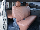２列目もクラシックシートカバー付いているので汚れ対策や劣化防止にもなります！！
