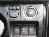 プッシュスタートなどお車を運転するうえで嬉しい装備が充実しております！！