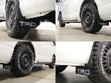 TRDマットフラップ付きで泥や小石から車体を守ってくれます！！
