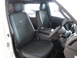 シートもダークプライムS専用になっており使用感もなくさらに高級感があります♪