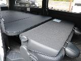 セカンドシートを折りたためば、このようなフラットな空間も作れます！ベット空間がさらに広がりますね♪