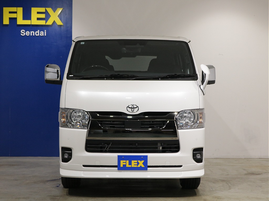 ベットキットやデカナビなどドライブの際嬉しい装備が満載な車両が入庫いたしました！！
