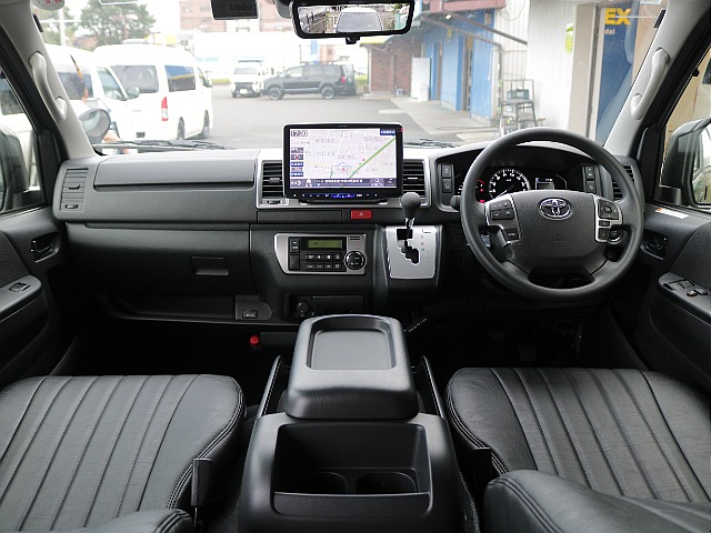 運転席周りも未使用車ですのでとてもきれいな状態になっております♪