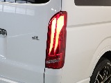ラムダLEDテールランプ装備済み！！パールホワイトとの相性抜群！！夜間ではさらにかっこよさが増しますね♪