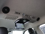 ルーフスピーカー・フリップダウンモニター・ルームランプLEDなど後席もドライブの際の快適性もバッチリです！！