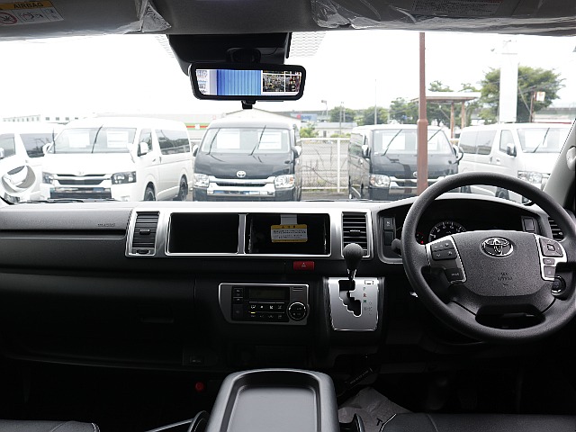 ワゴンならではの広々とした運転席周り！！ドライブ中などの快適性もばっちりですね♪ ※ナビは近日中に装備予定で御座います♪