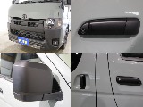 アーバンカーキの外装に相性ピッタリのブラックエディション施工済です！！ヘットライトインナーブラックやミラーなど外装までもお洒落度やかっこよさがアップ♪