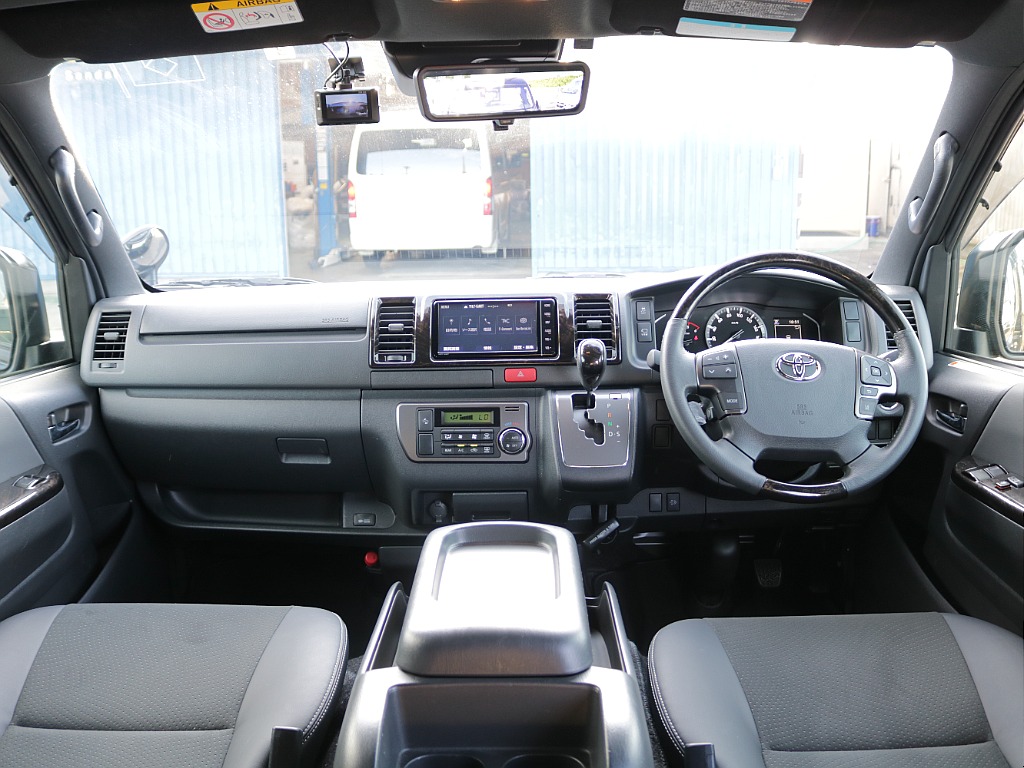 ダークプライム専用内装なので、高級感があり運転席周りも綺麗な状態になっております！！