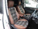 運転席助手席のシートは高級感のあるシートカバーでさらにパワーシートになっております♪