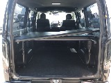 ベットキット付きですので車中泊やアウトドアなどに最適な一台となっております！！