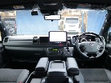 ワイドならではの広々とした運転席周り！高年式なので内装も使用感があまりなくきれいな状態です♪