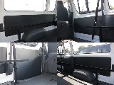 内張りもトリムレザー付きになっており内装も細かいところまでカスタムされている車両になっております！！