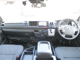ワイドならではの広々とした運転席周り！ドライブでも快適空間でお使いいただけます♪