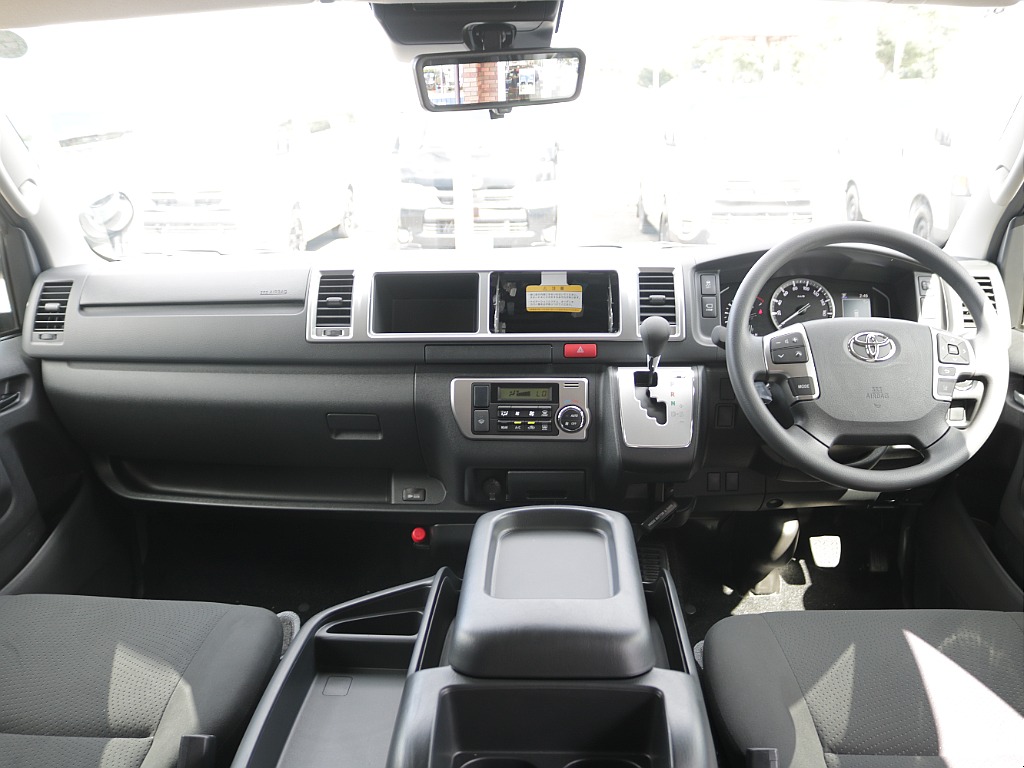 運転席周りも綺麗な状態で運転の際の快適性や安心性もばっちりな車両になっております！！