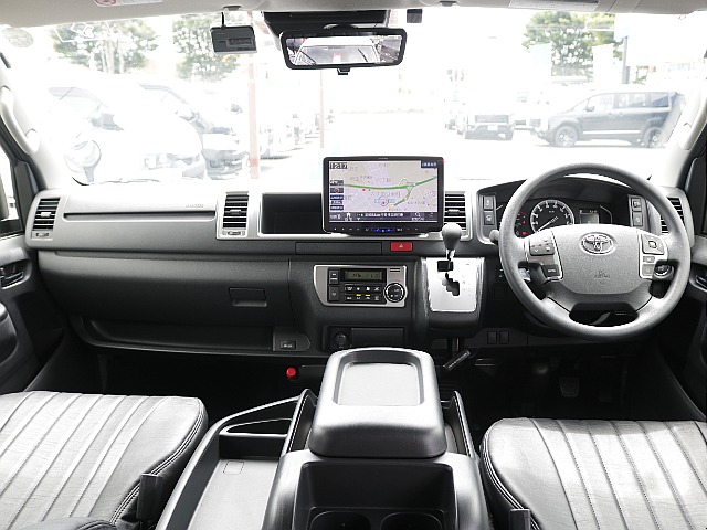 運転席周りも綺麗な状態で運転の際の快適性や安心性もばっちりな車両になっております！！
