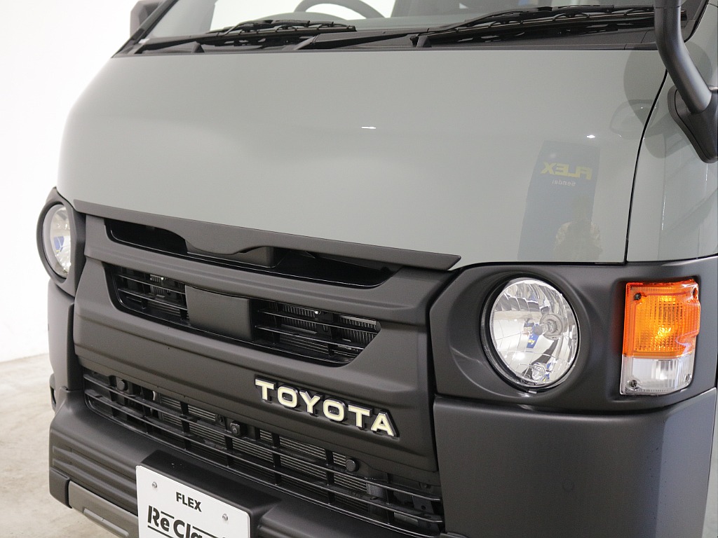 お洒落なReクラシックのフロントフェイス！！クラシック感があるTOYOTAエンブレムがワンポイント♪
