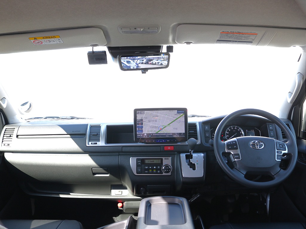 内装もグランドキャビンならではの運転席・助手席・後部座席で圧迫感がない広大な車内になっております♪