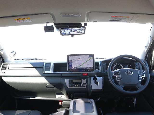 内装もグランドキャビンならではの運転席・助手席・後部座席で圧迫感がない広大な車内になっております♪