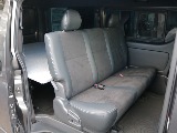 2列目もダークプライムⅡ専用のハーフレザーシートが付いております！！後部座席は広々空間でお過ごしいただけます！！