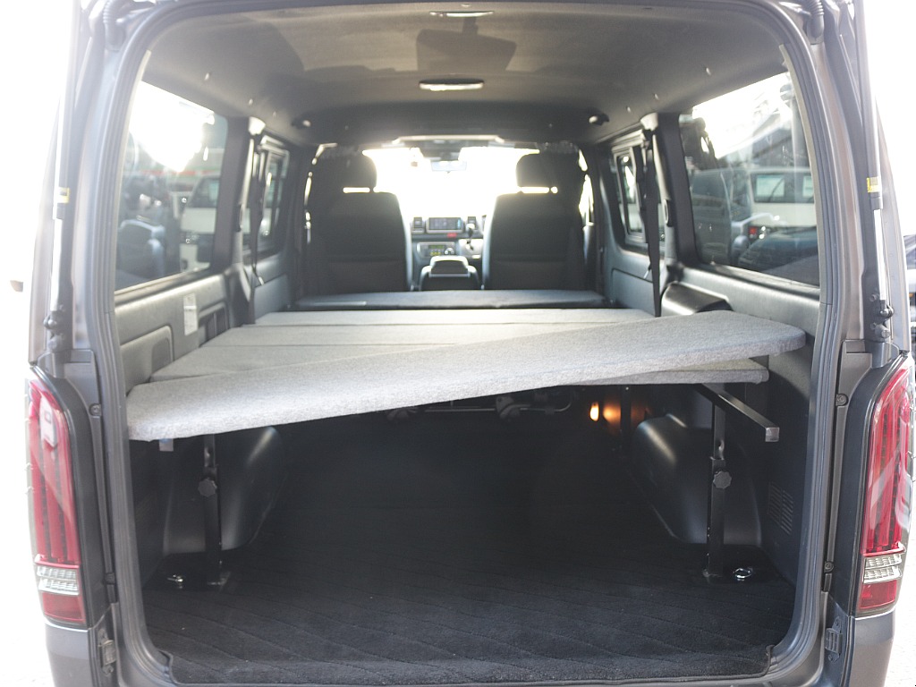 ベットキットも付いておりますので車中泊やアウトドアにはもちろんお仕事にも使えちゃう車両です！！