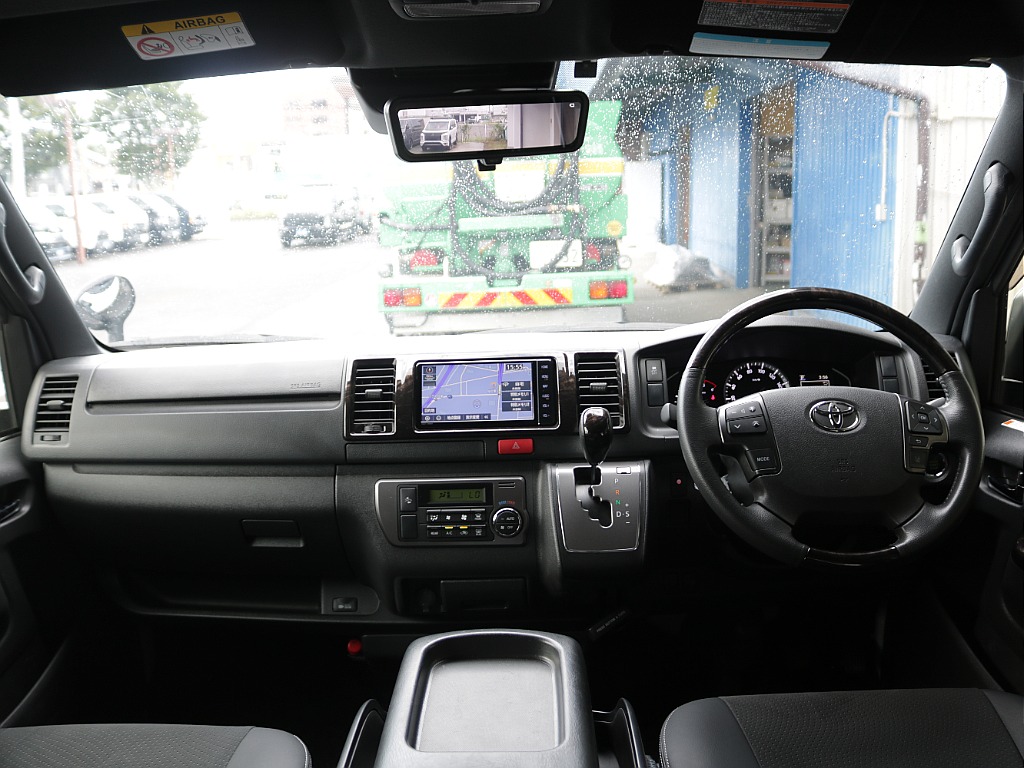 運転席周りもダークプライムⅡ専用の内装になっております！！高級感もありかっこよさがアップ♪