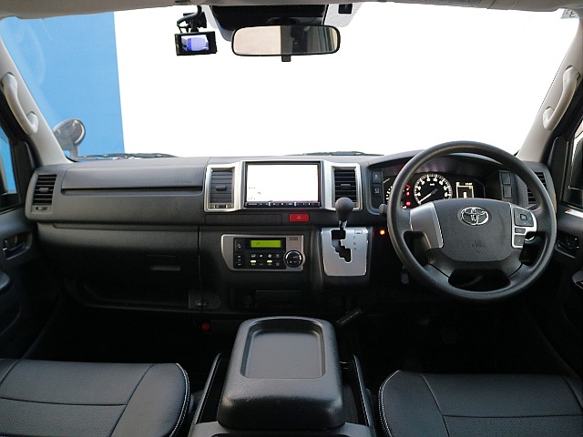 運転席周りも使用感が少なくきれいな状態です！！操作がしやすい標準ボディになっております！！