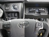 プッシュスタート・ETC・ステアリングスイッチなど運転するうえで嬉しい装備が充実しております！！