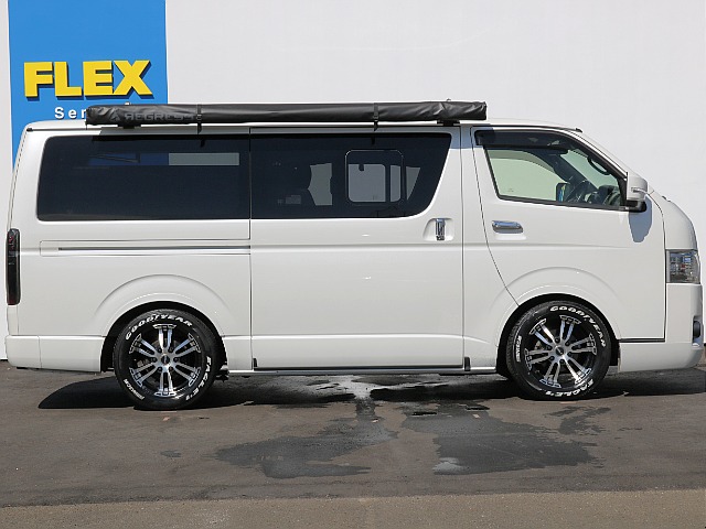 運転中などの換気に役立つ小窓付きです！！両サイドについております！！開閉は3段階でロックできるようになっております♪